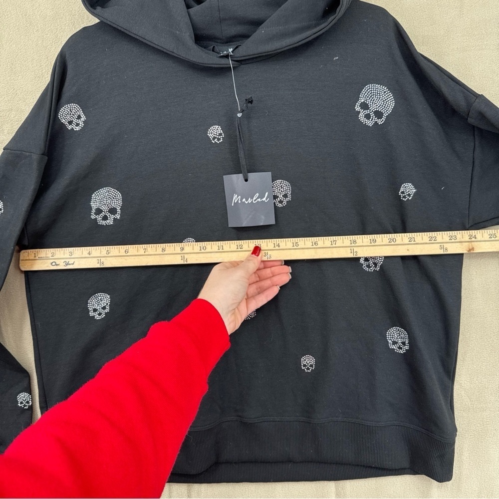 Marled Black Hoodie with Skull Design - Picture 5 of 10